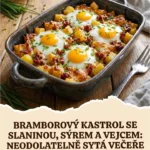 Bramborový kastrol se slaninou, sýrem a vejcem na talíři