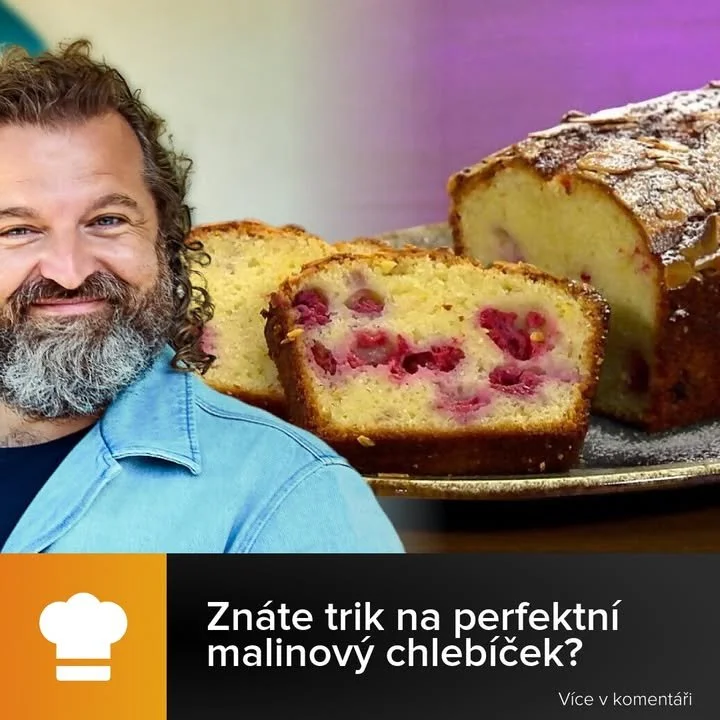 Malinový chlebiček na talíři s čerstvými malinami a mátou
