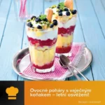 Ovocné poháry s vaječným koňakem na slavnostním stole
