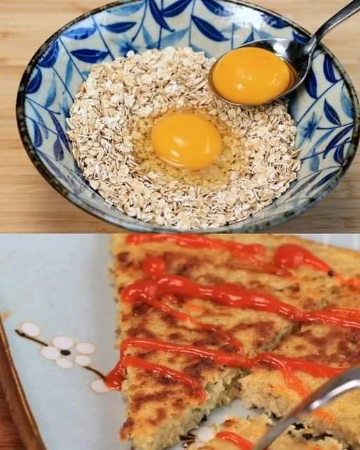 Ovesné palačinky s vejci na snídani v talíři