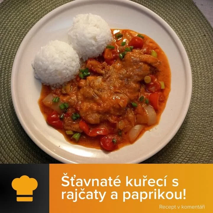 Šťavnaté kuřecí špíčky s rajčaty a paprikou na grilu